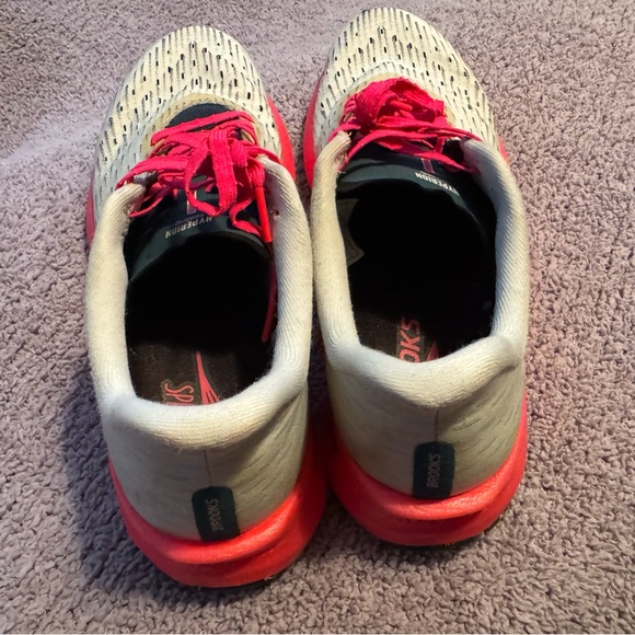 Brooks Hyperion Tempo Shoes in Gray / Neon Pink - Picture 5 of 5